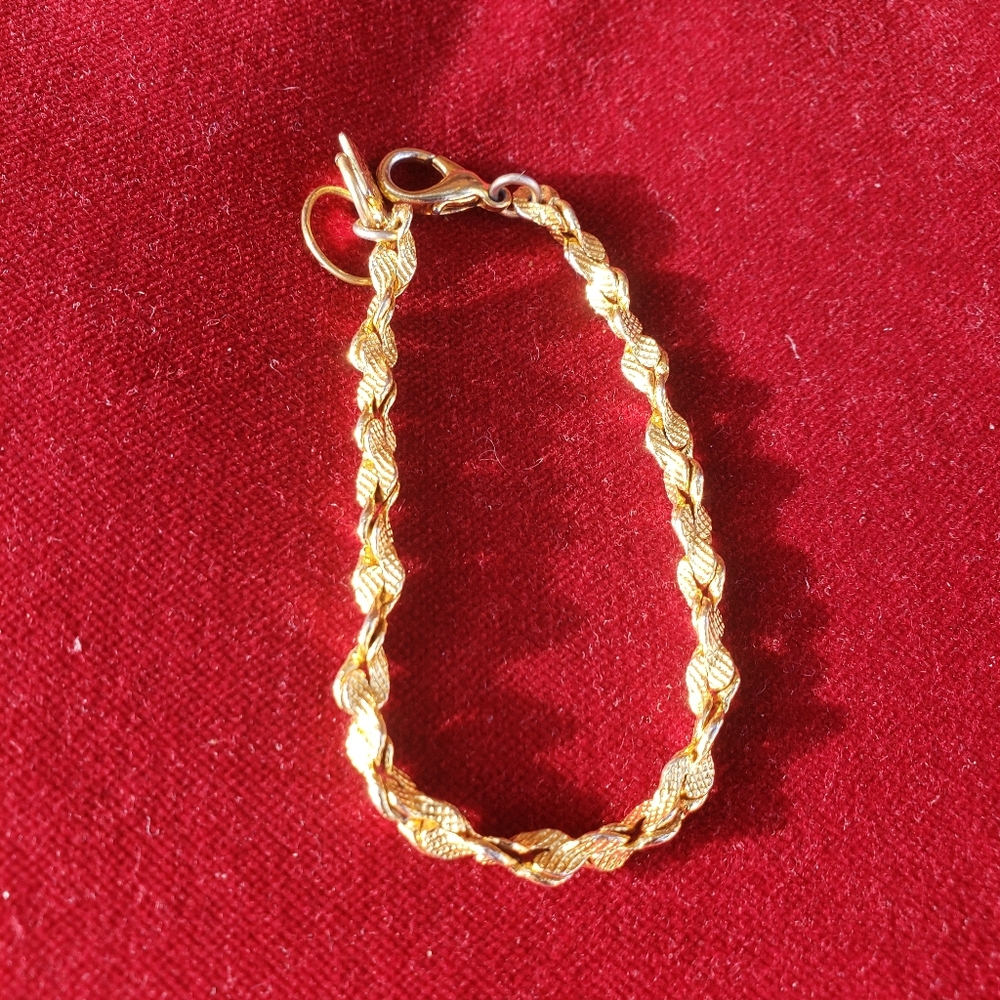 Anne Klein vintage 80s Gold-Tone Bracelet 7" open